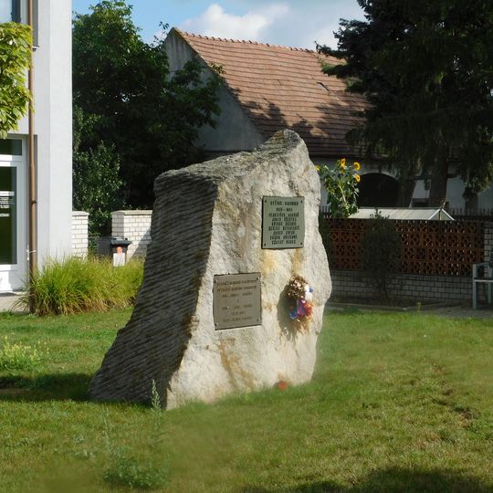 Pomník obětem nacismu v Nehvizdech