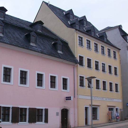 Erdgeschoss und Wendelstein eines Wohnhauses in Ecklage Markt 10