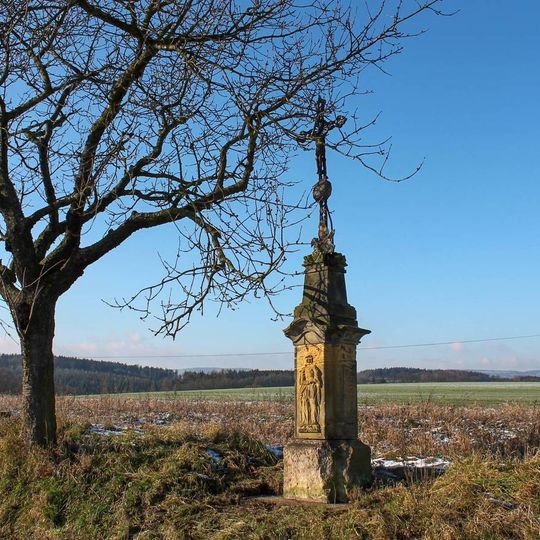 Kříž u Loštic vedle silnice