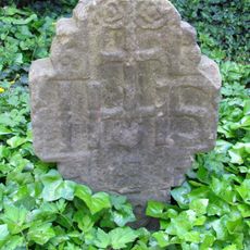 Grabkreuz am Brunnen 109