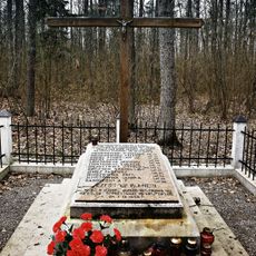 Mogiła zbiorowa w Pniewach