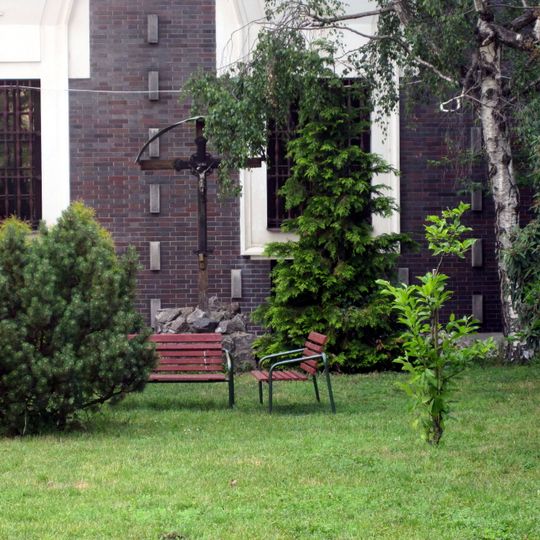 Kříž za kostelem Nejsvětějšího Srdce Páně na Vinohradech v Praze