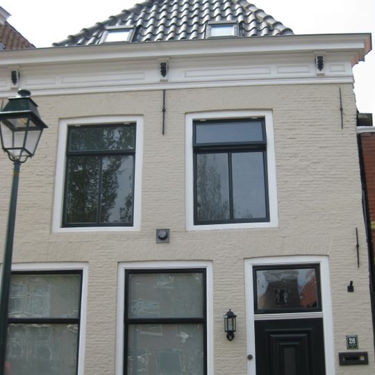 Eenvoudig huis met recht afgesloten gevel