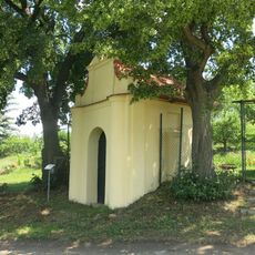 Kaple u cesty k zahrádkářské kolonii v Bezděkově