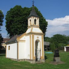 Kaple na návsi v Borči