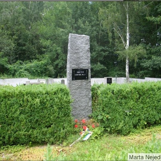 Pomník obětem 2. světové války na hřbitově v Blatně u Podbořan