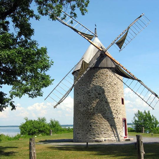 Île Perrot Windmill and Miller's House