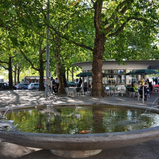 Brunnen mit drei Knaben