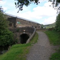 Hudderfield Narrow Canal Winterford Bridge And Lock Number W14