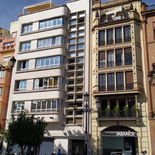 Edificio de viviendas y locales en Calle Rodríguez Jurado, nº 6
