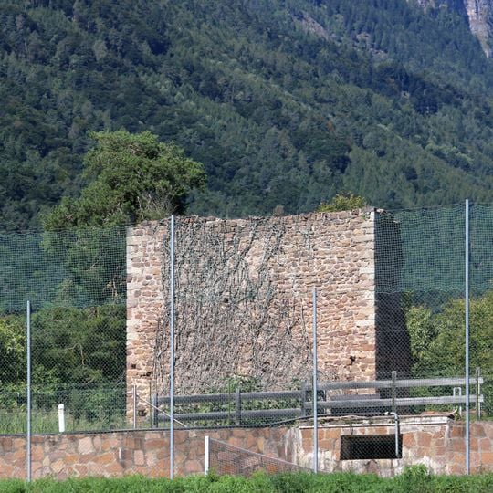 Turmruine in der Nähe des Stroblhofs