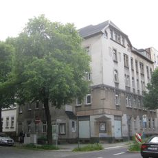 Mietshaus in geschlossener Bebauung in Ecklage, mit Vorgarten zur Humboldtstraße Zietenstraße 70