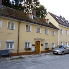 Kleine traufseitige Wohnhäuser