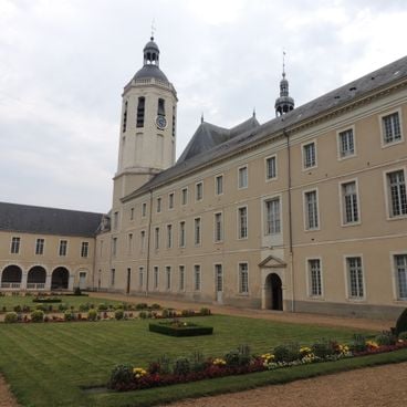 Unusual Pays de la Loire: lesser-known castles, botanical gardens, and historic sites