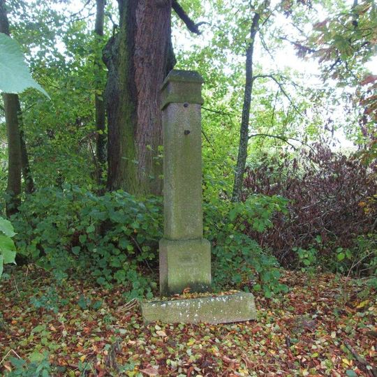 Kříž jižně od Malonic na rozcestí