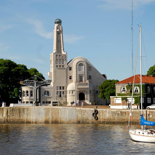 Fondeadero y espejo de agua del Yacht Club Argentino