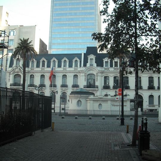 Plazoleta Patricio Mekis e inmuebles circundantes