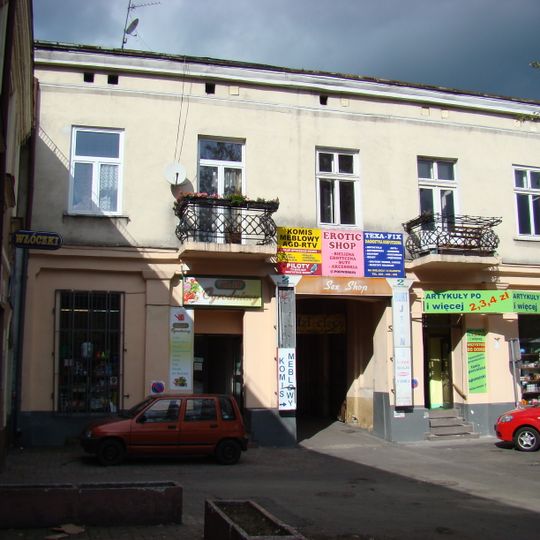 Kamienica dwupodwórzowa z oficynami