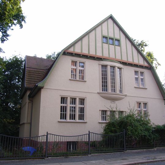 Wohnhaus mit Garteneinfriedung und Vorgarten Carl-von-Ossietzky-Straße 41
