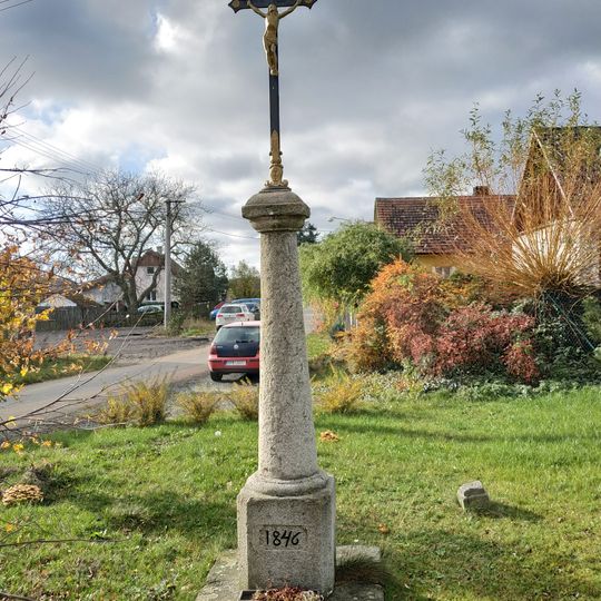 Kříž v jižní části Měcholup