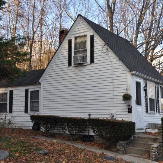 House at 113 Salem Street