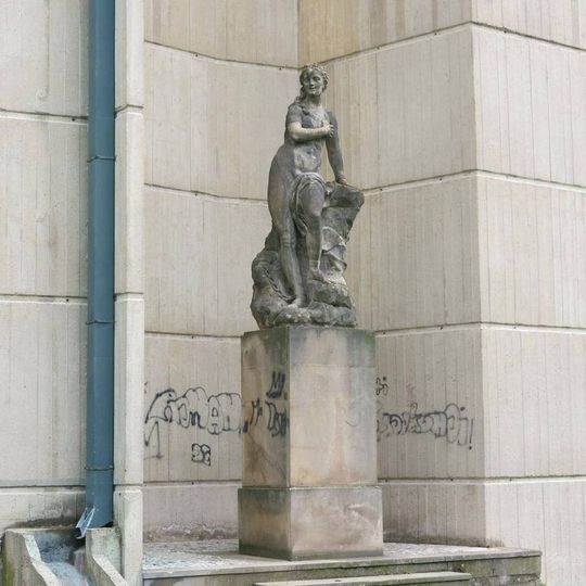 Socha alegorie Víra u pavilonu Reinerových fresek v Duchcově