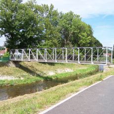 Lávka přes Volyňku u koupaliště ve Volyni