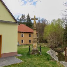 Kříž ve Vojtěchově u kaple