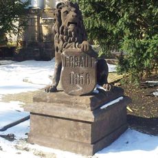 Plastika lva v Trmicích u zámku