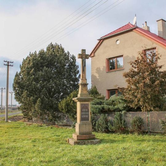 Kříž na okraji Štarnova na rozcestí