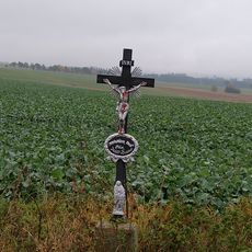 Kříž u silnice nad Kozmicemi