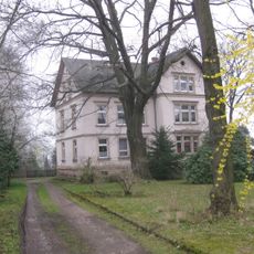 Mietvilla mit Garten und Toranlage Klarastraße 1