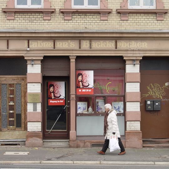 Wohn- und Geschäftshaus mit Ladengeschäft