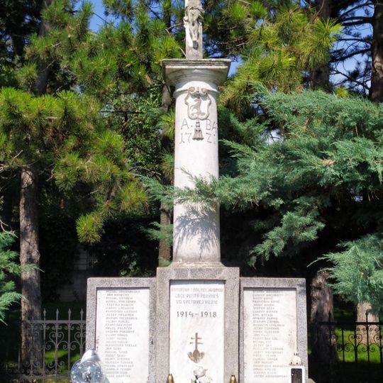 Pomník padlým v I. sv. vojne, podstavec s tabuľami