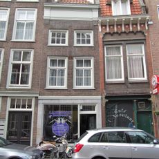 Pand met verkropte lijstgevel