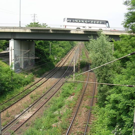 Most severní větve Jižní spojky přes železniční tratě do Malešic