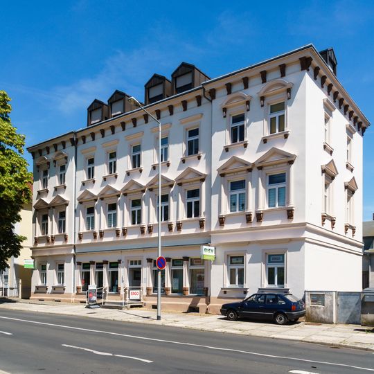 Mietshaus in offener Bebauung Lutherstraße 12