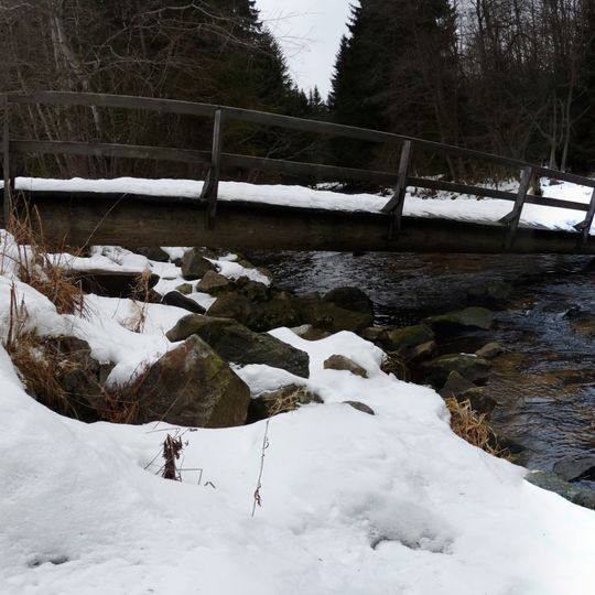 Lávka přes Studenou Vltavu severovýchodně od Stožce