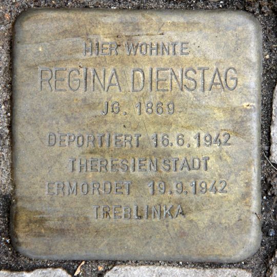 Stolperstein en memoria de Regina Dienstag