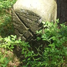 Sechs Grenzsteine Schlägenweg (Gemarkung Höckendorf; Flurstücke 739, 741, 749, 751)