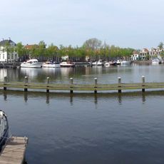 Noorderkade, Bierkade, Zuiderkade, gracht, kerkhof en de overblijfselen van de vroegere omwalling