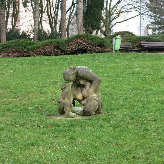 Socha Mateřství v parku Severní Terasa v Ústí nad Labem