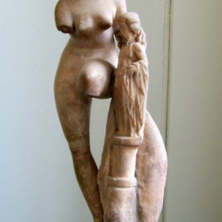 Sandalenlösende Aphrodite