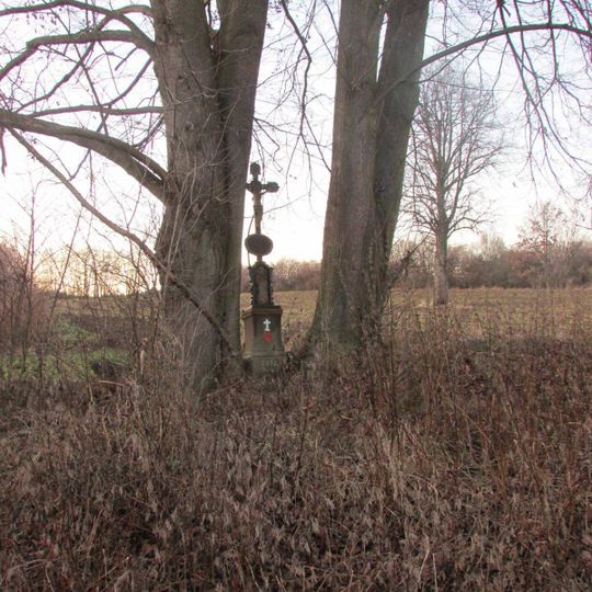 Kříž západně od Radětínského rybníka u cesty do Radětína