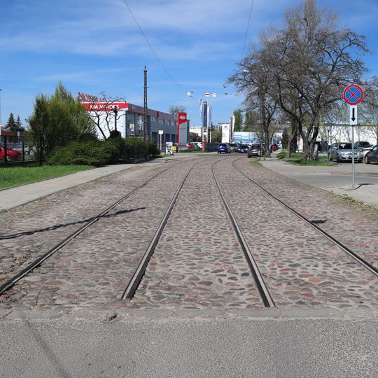 Układ ulicy P. Wysockiego - historyczna nawierzchnia, torowisko tramwajowe i trakcja