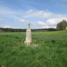 Kříž severně od Čelistné u silnice