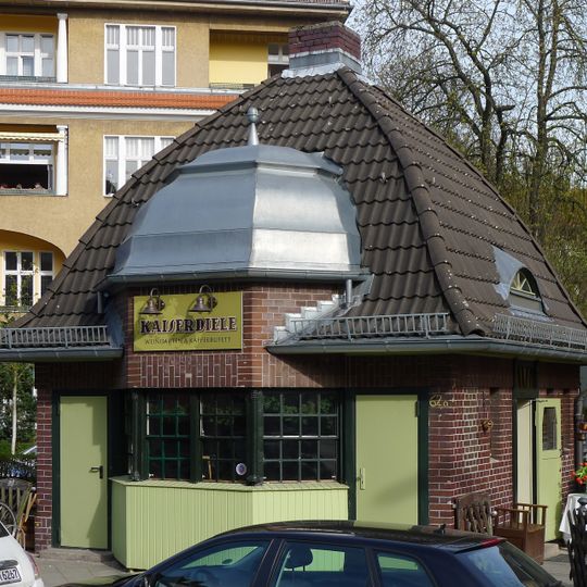 Kiosk & Bedürfnisanstalt Liane-Berkowitz-Platz & Südwestkorso & Wilhelmshöher Straße & Rheingaustraße