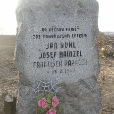 Pomník třem letcům u Dolan