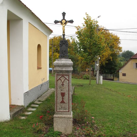 Kříž u kaple v Myslovicích