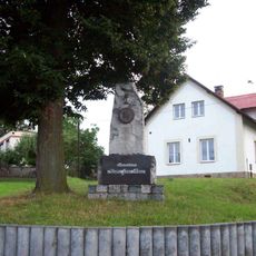 Památník v Blovicích v Husově ulici